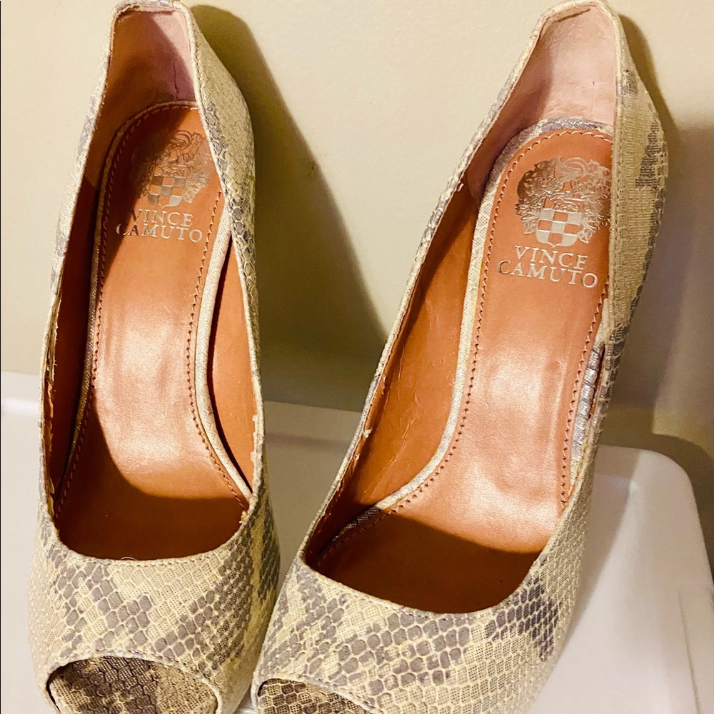 Peep toe pump - Picture 3 of 3